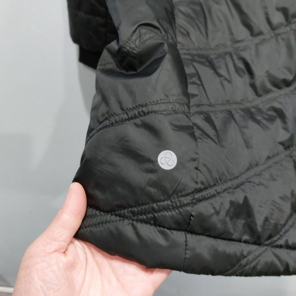 Zella Longline Quilted Recycled Jacket in Black Small - Picture 7 of 9